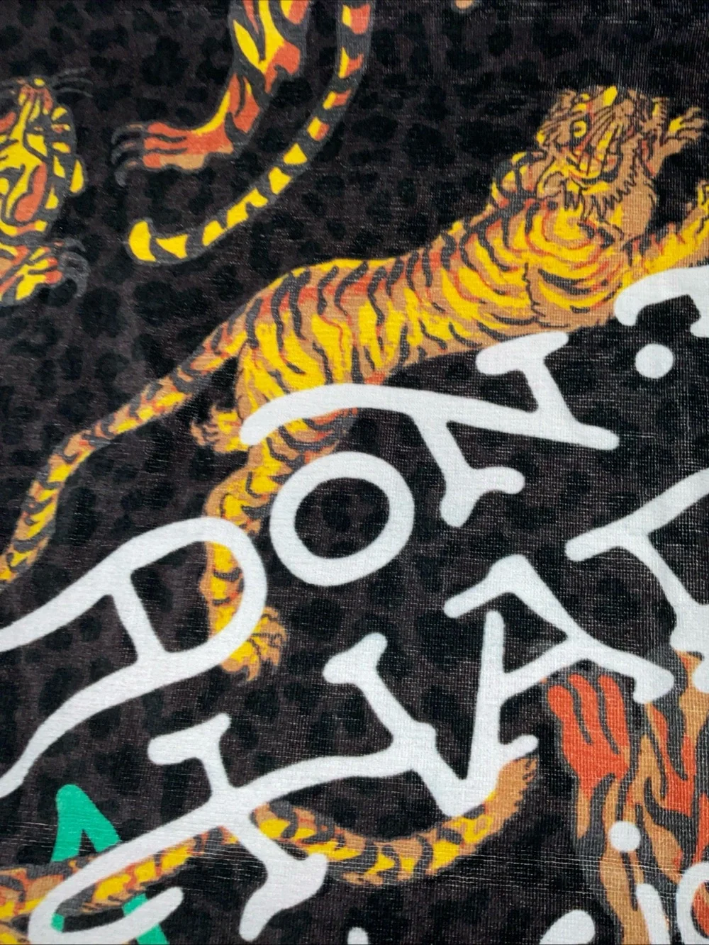 ED HARDY DESIGNS BLACK STRIPED TIGERS PRINT BEACH TOWEL 6 FEET 36x72” NWT